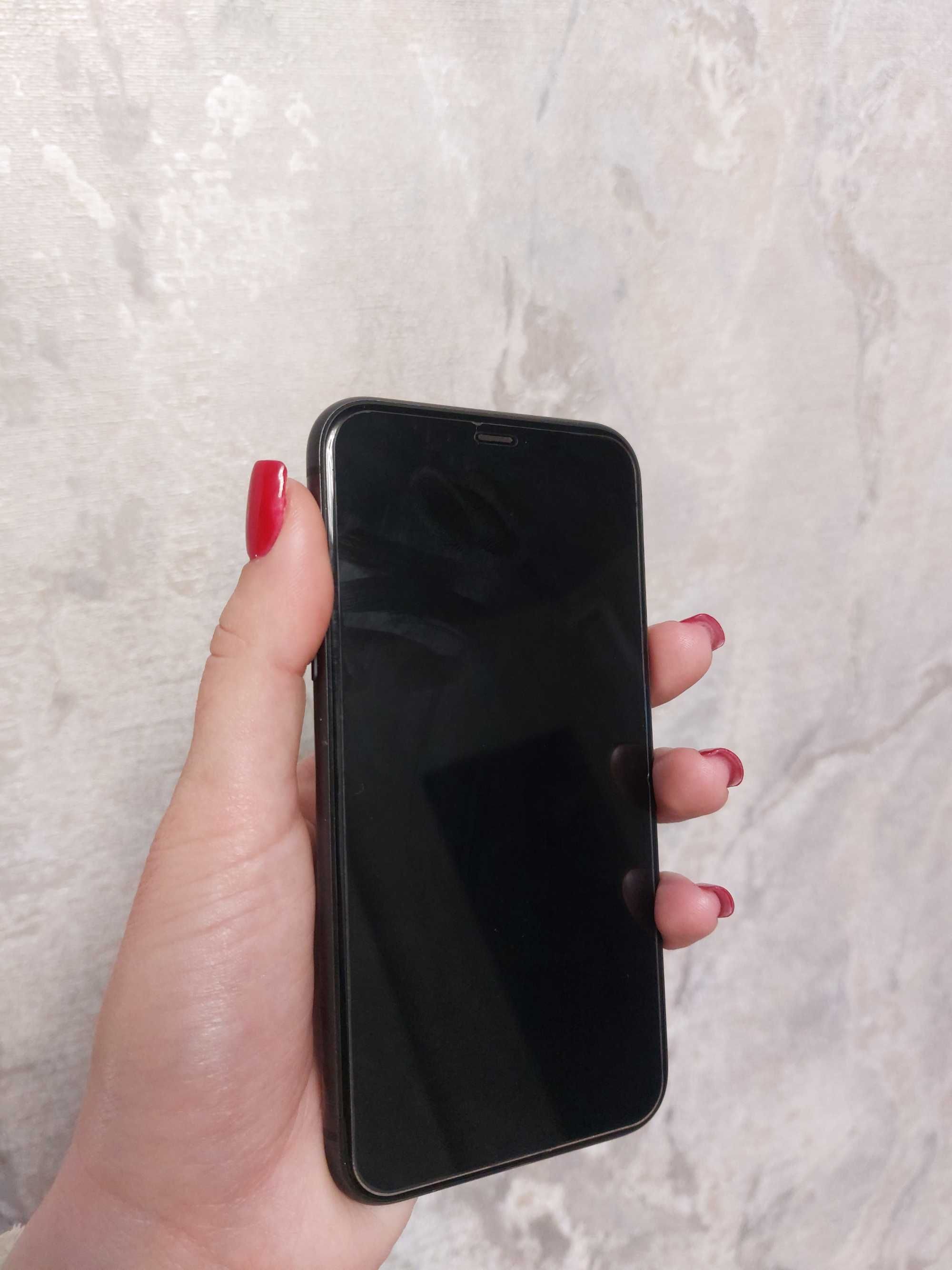 Продам IPhone ,айфон