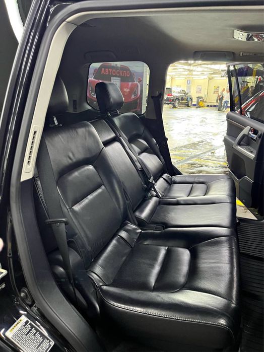 Тойота крузак 200 майже новий, можливий обмін на нерухомість в центрі