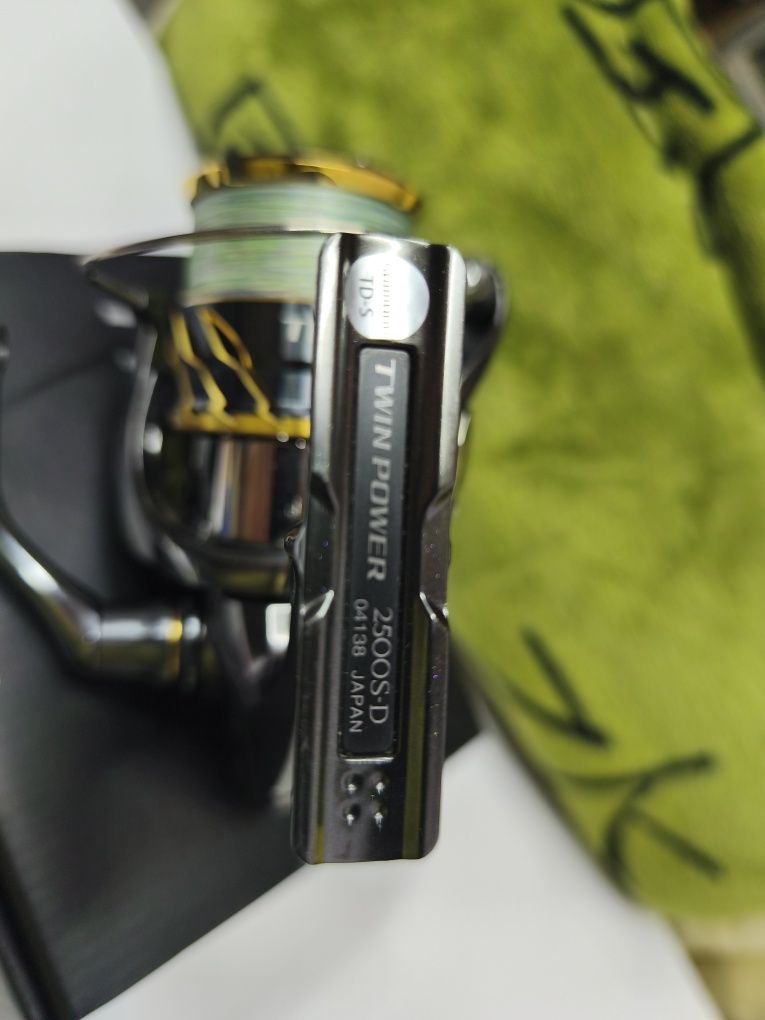 Котушка Shimano Twin Power  2500S-D 9+1BB