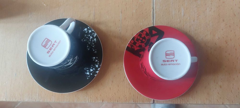 Conjunto duas chávenas de café a Salazar e Baltazar