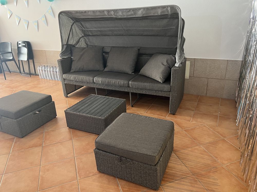 Sofá + Bancos + Mesa para jardim