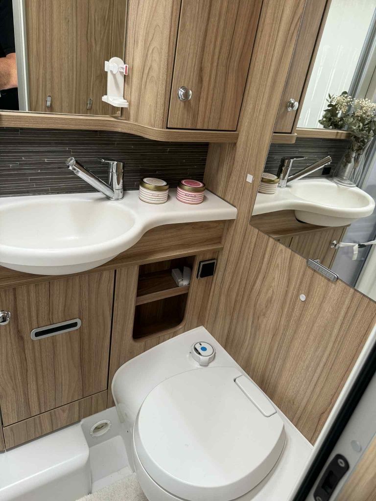 Hymer exsis 588 integra nowy model