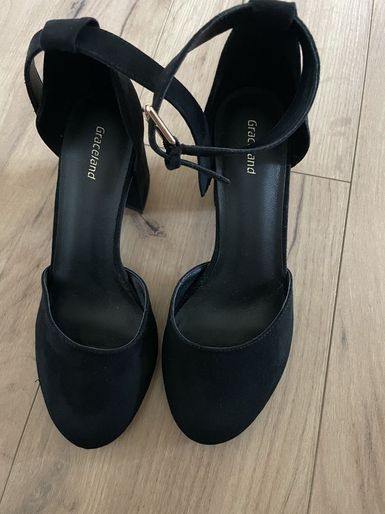 Buty zamszowe rozm 37 GRACELAND