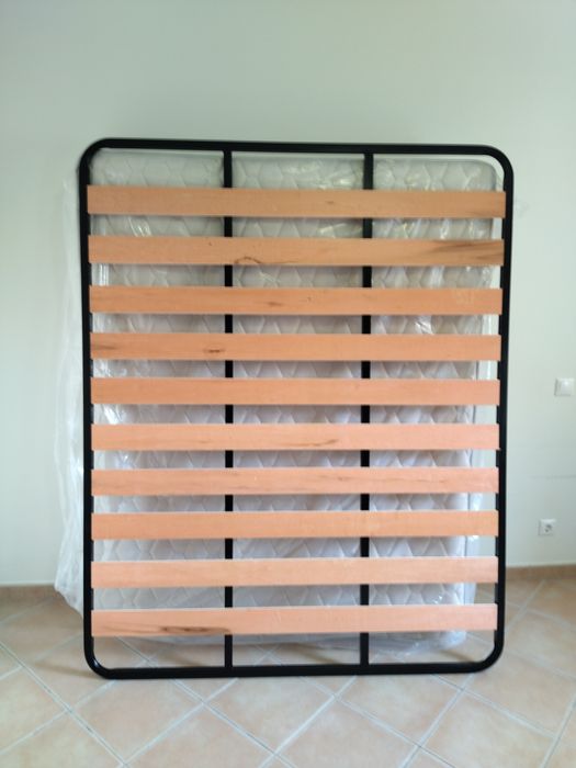 Vendo estrado por 50€ nunca foi utilizado entrego na zona de Coimbra