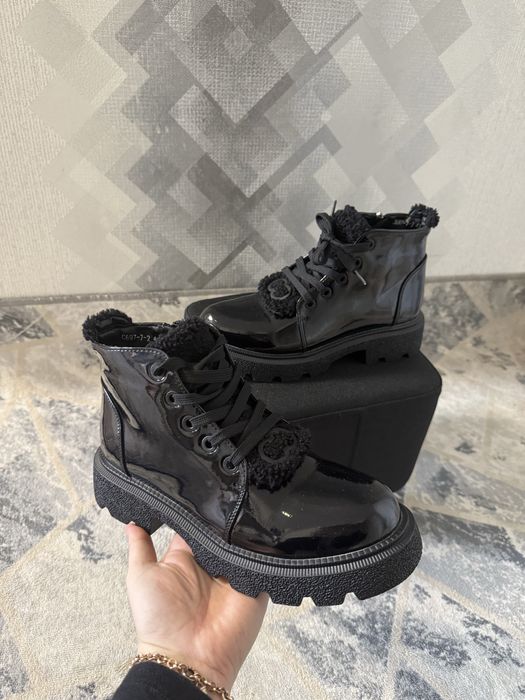 Черевики шкіряні лакові зимові 41р