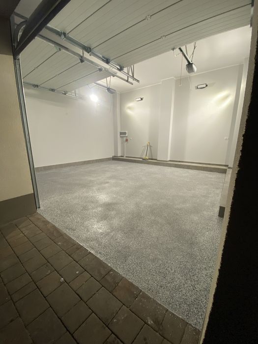 Garaże, wnętrza domów,Hale przemysłe – posadzki żywiczne | cała Polska