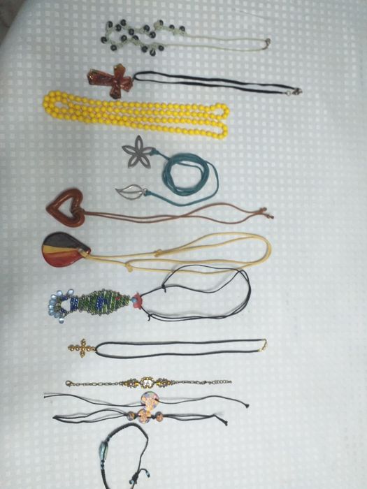 Conjunto de 12 fios e pulseiras