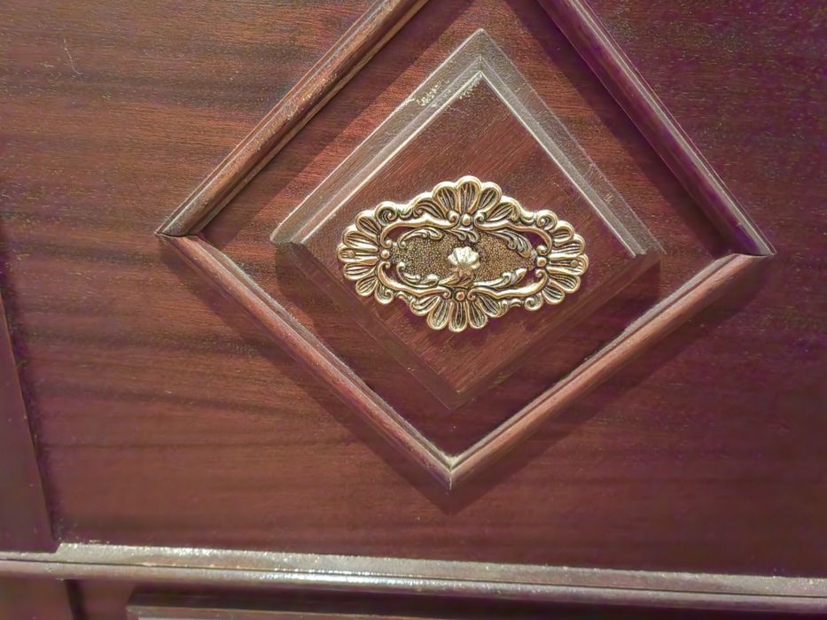 Arca antiga para arrumações