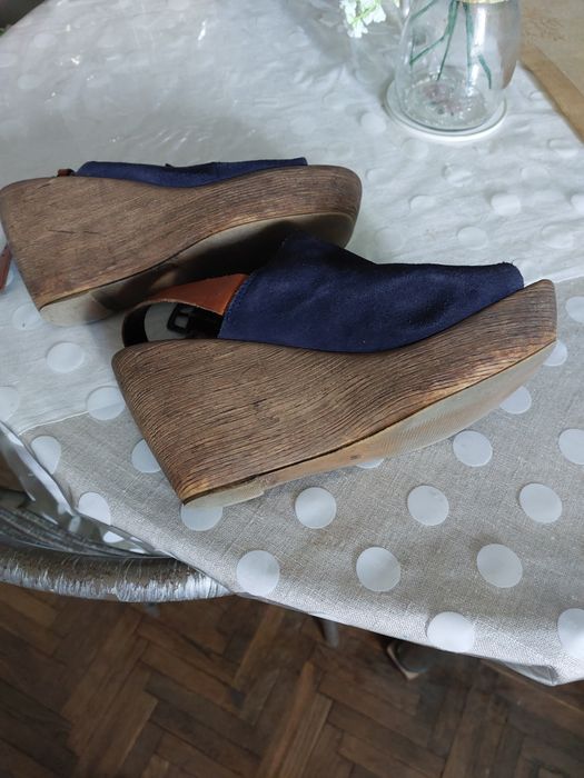 босоніжки шкіряні