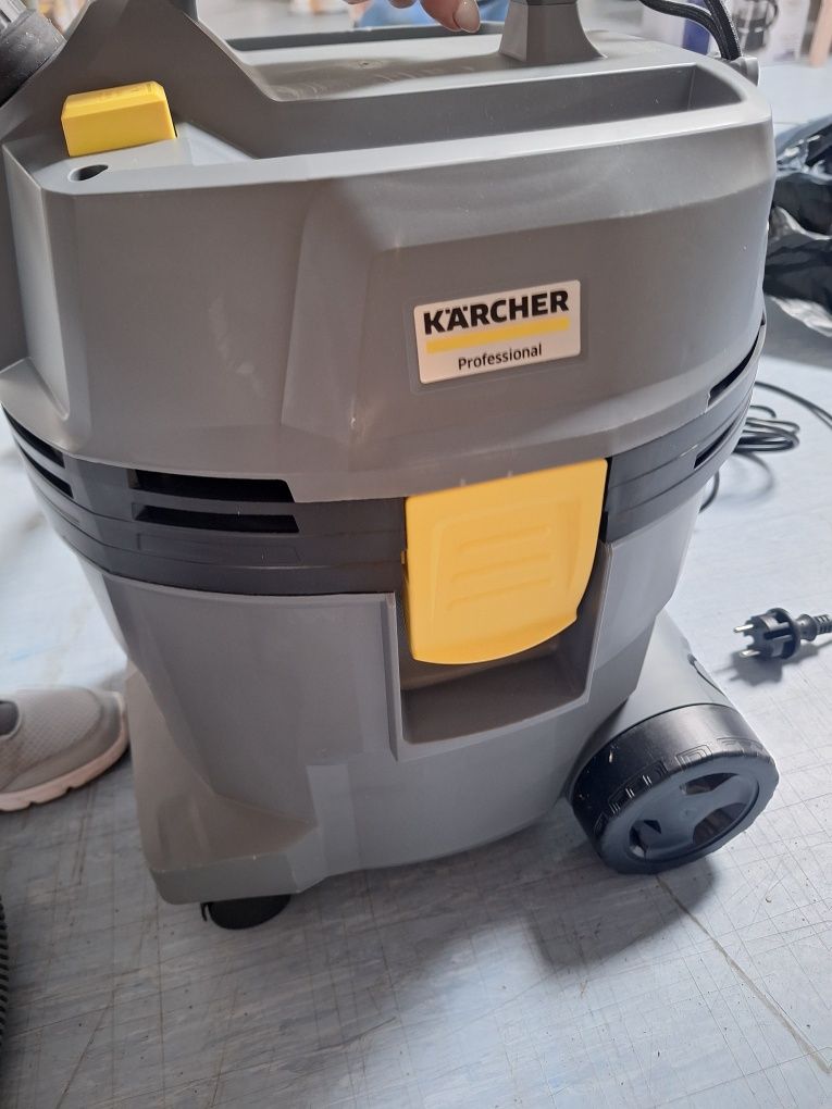 Odkurzacz uniwersalny na mokro i na sucho Karcher NT 22/1 Ap L