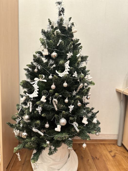 Ялинка штучна пухнаста 140см