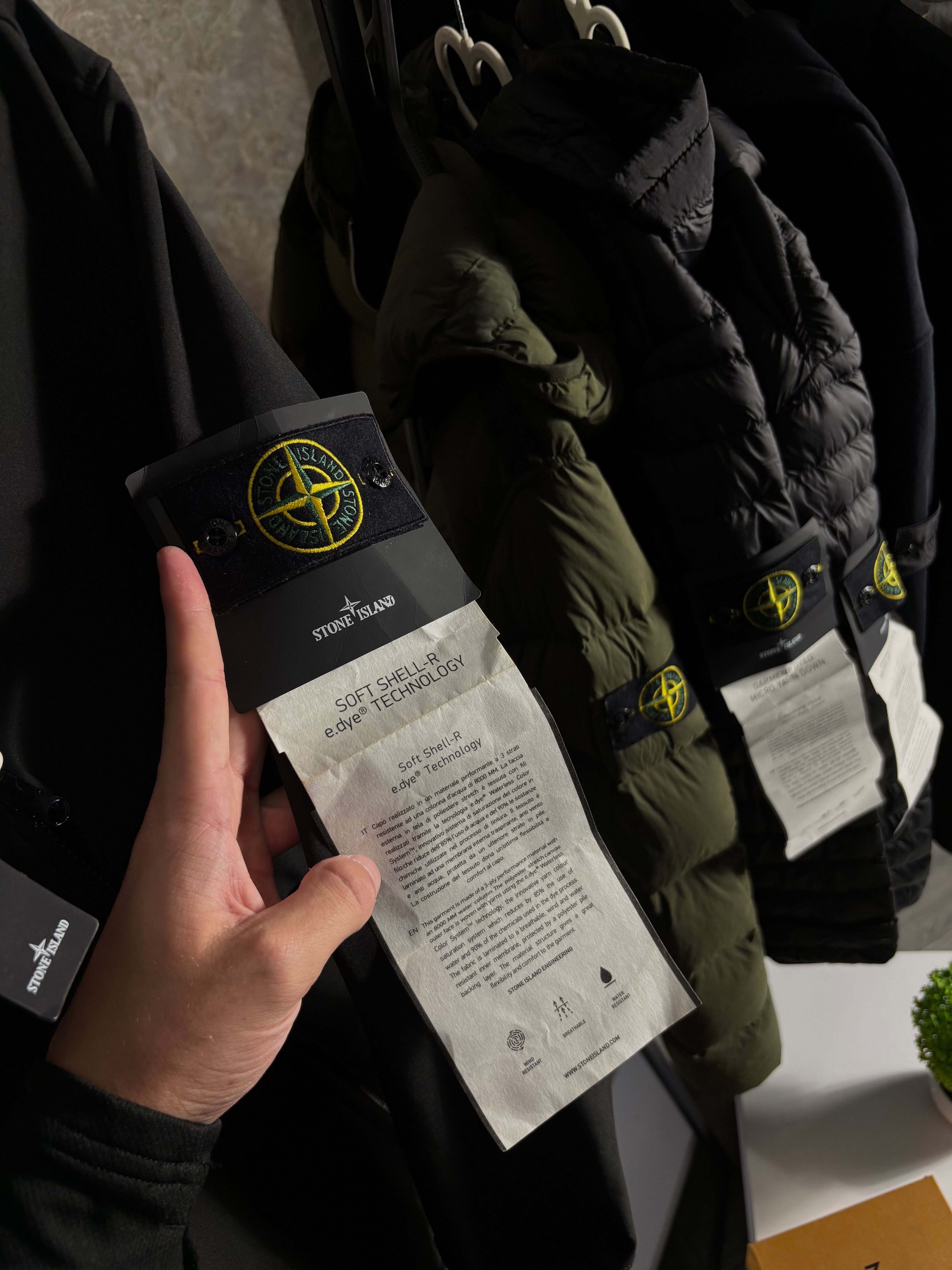 Куртка Stone Island 11520 Soft Shell-R Black Jacket