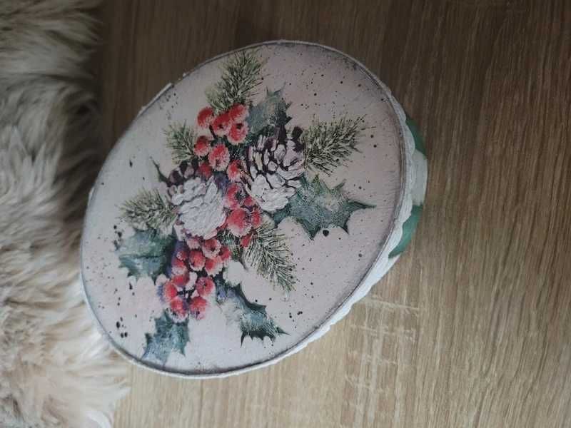 Owalne pudełko w stylu retro z zimowym motywem – rękodzieło