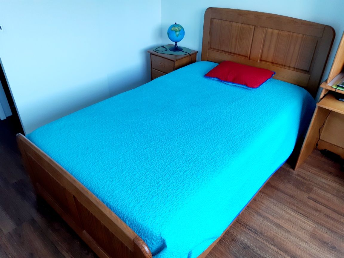 Mobília quarto solteiro, cama e meia em pinho - como nova