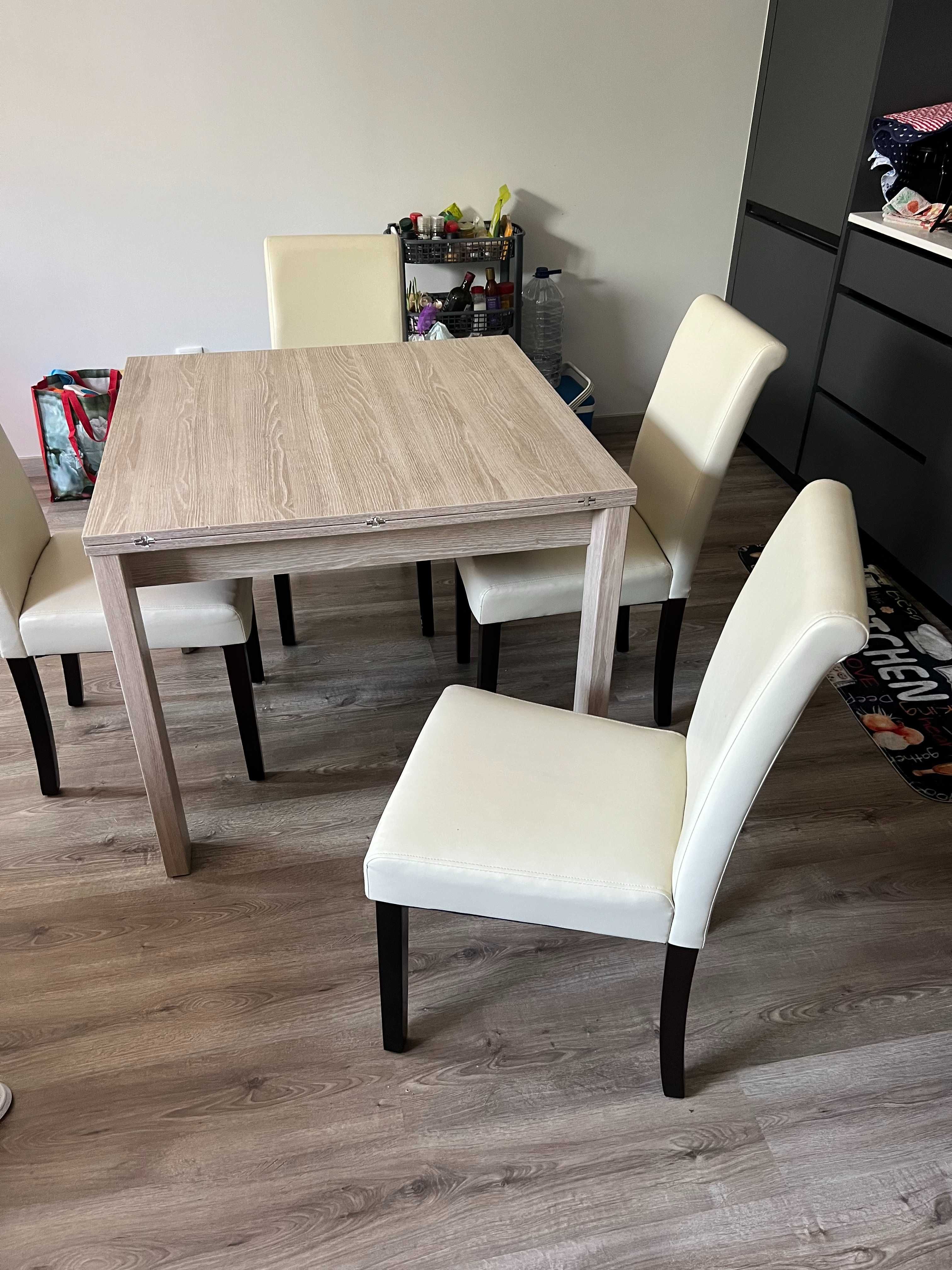 Mesa de Jantar e 4 Cadeiras