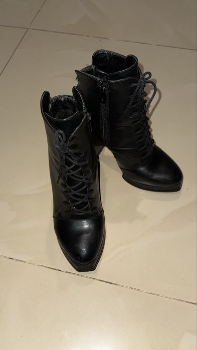 Зимові чобітки на каблуку