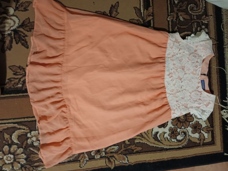 Продам платье.цвет персиковое.