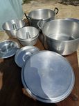 Tachos em alumlnio e duas formas tambem em aluminio