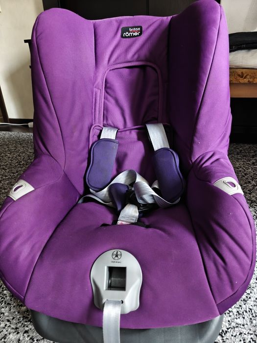 Дитяче автокрісло.