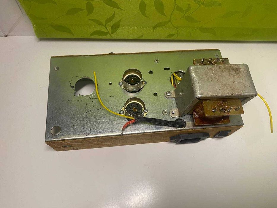 Шасі лампового гітарного підсилювача анодно накальним трансформатором