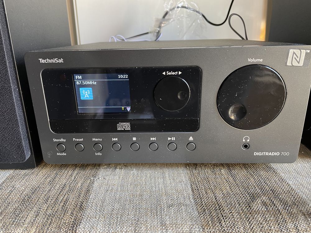 Музыкальный центр TechniSat DIGITRADIO 700  (Германия)