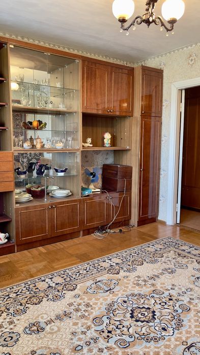 Продається трикімнатна квартира