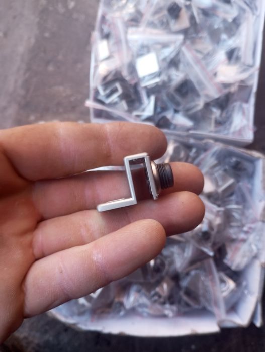 РУЧКА ДЛЯ СКЛЯНИХ ДВЕРЕЙ хром макс= 6 мм 20 х 28мм ціна договірна