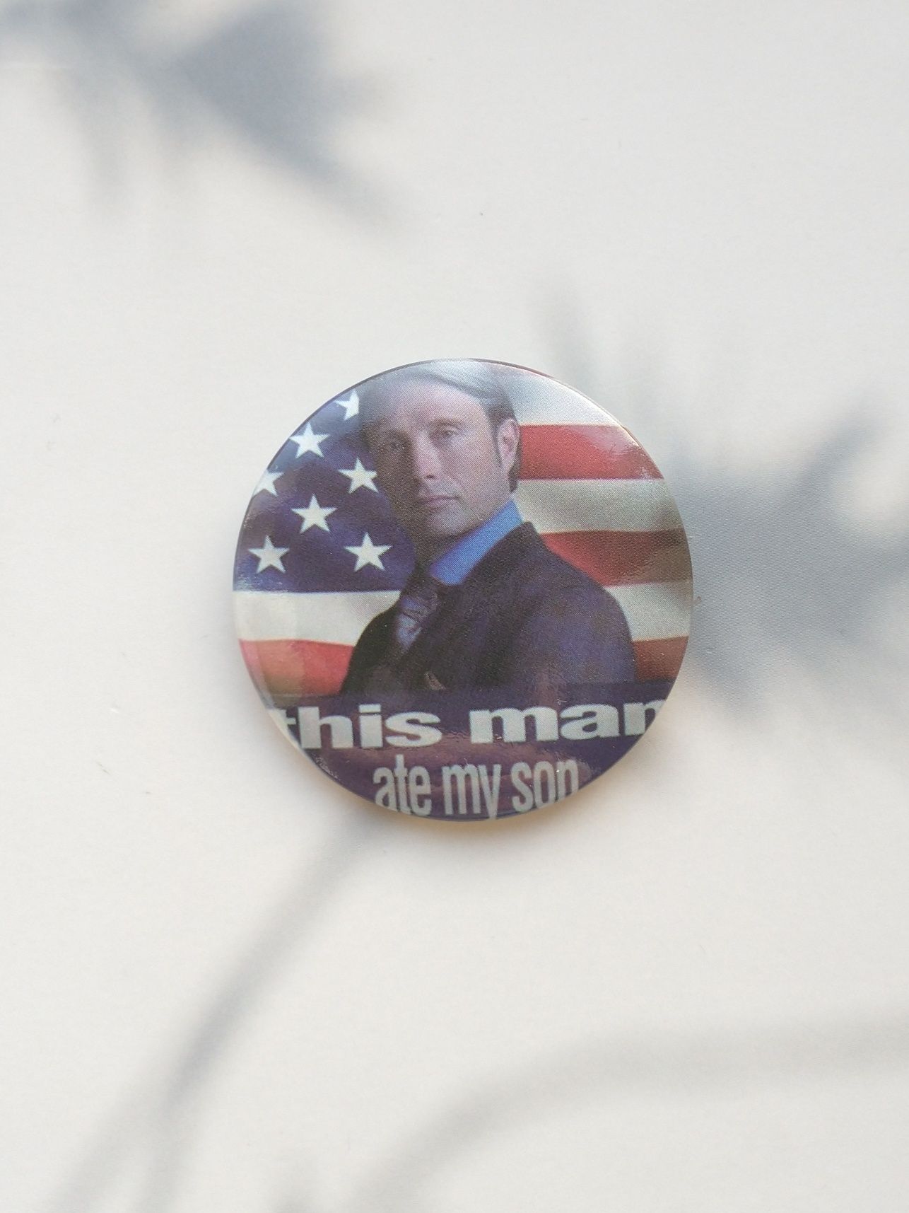 przypinka serial Hannibal Mads Mikkelsen pin broszka