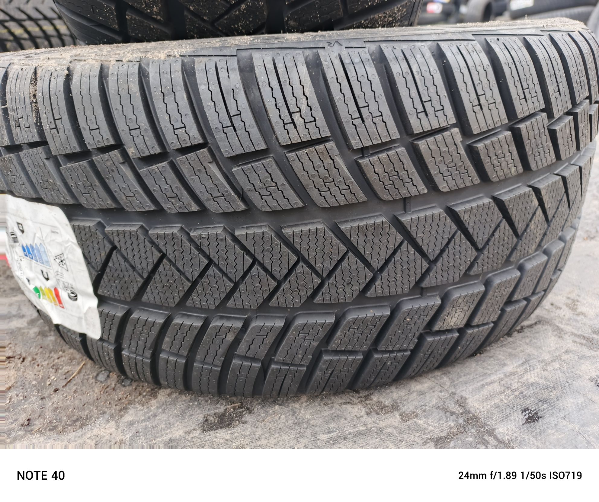 Nowe opony zimowe 255/40/19 Vredestein 23r