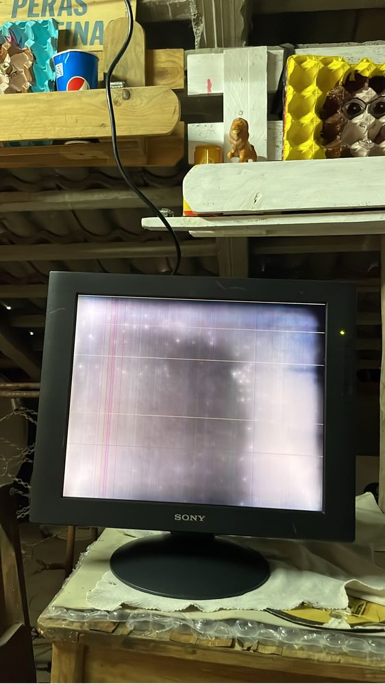 Monitor LCD Sony SDM-S71R (Para Peças)