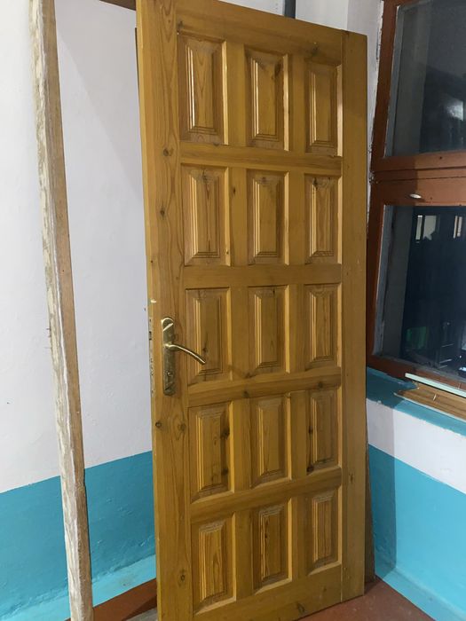 Двері б/у в хорошому стані дві пари