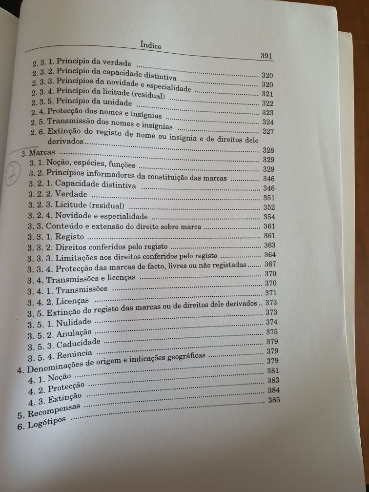 Livro "Curso de Direito Comercial de Coutinho de Abreu