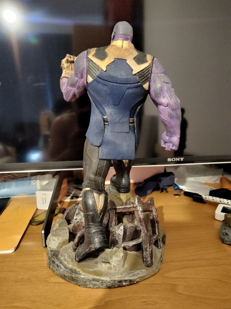 Figurka thanos 28cm pod custom diamond select Marvel Gallery