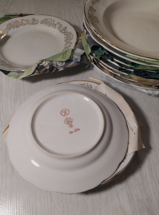 Тарілки з орнаментом - 12шт