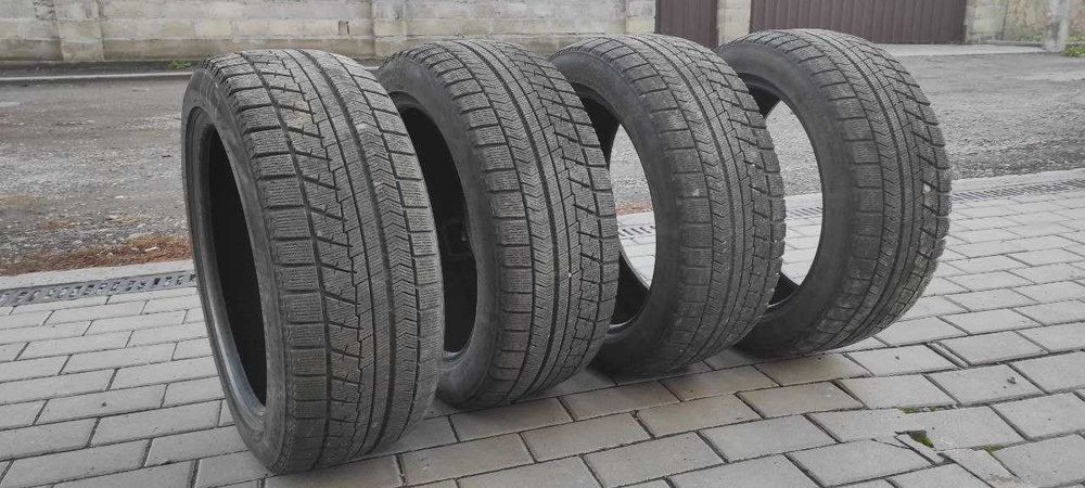 Зимові шини Bridgestone Blizzak VRX 235/45 R17 94S