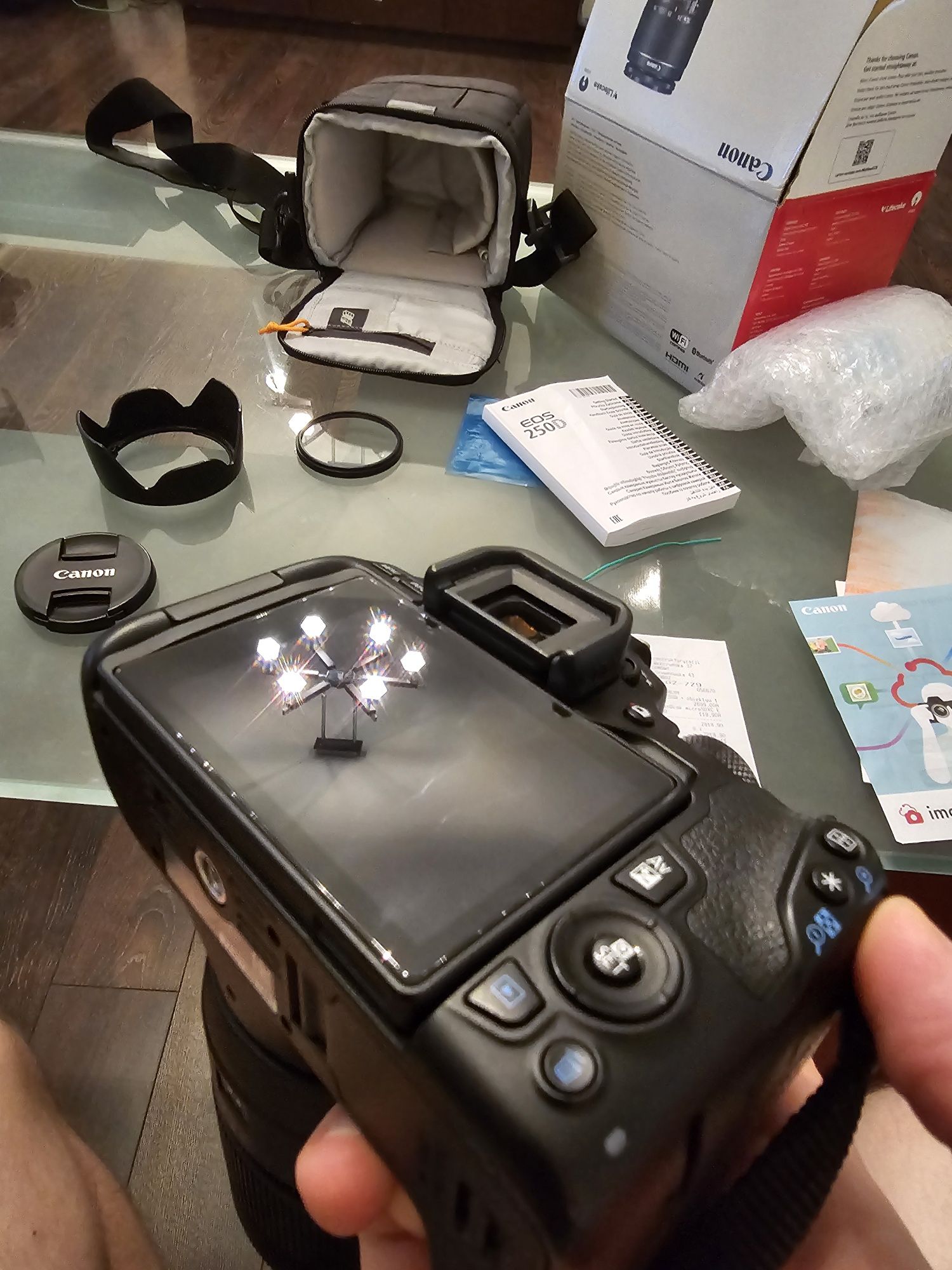 Canon 250d + Canon efs 18-135mm nano usm Statyw velbon Light Max 1