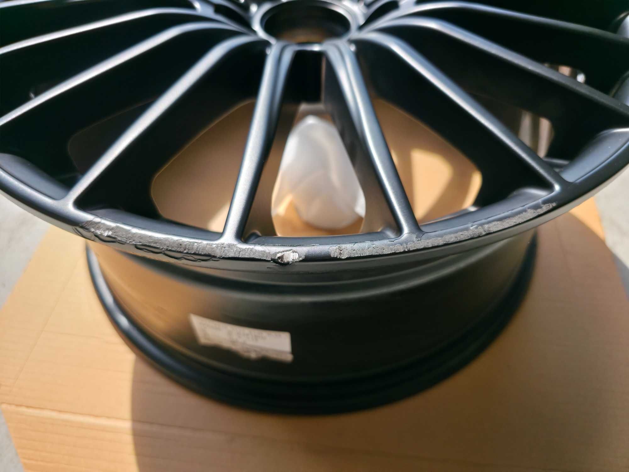 Felga alu - Carmani Karl 24 BM 18'' 5X112 ET45 - USZKODZONY RANT