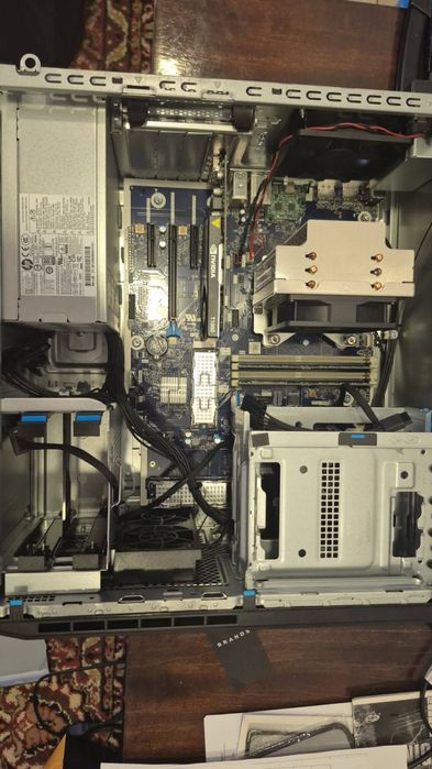 Продам почти новый HP Z2 Tower G9