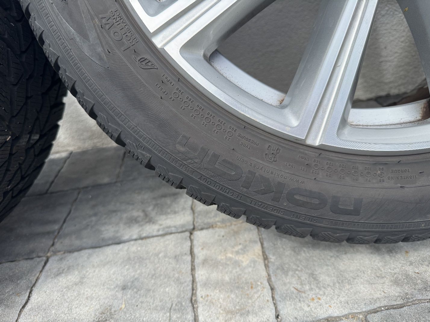 Felgi z oponami Volvo  245/45/18