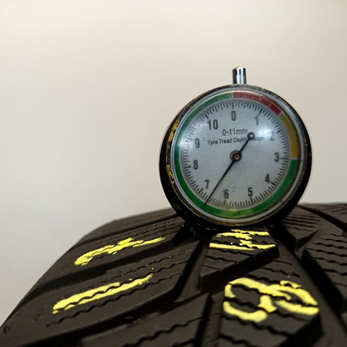 225/50/17 Bridgestone Blizak Lm001