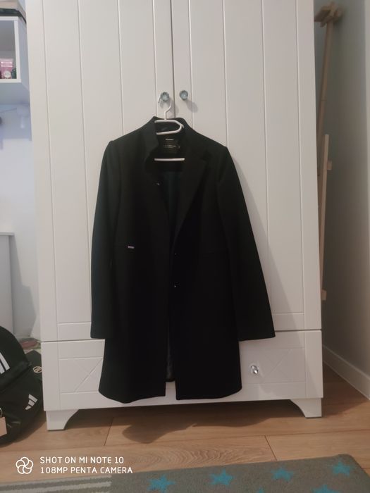 Czarny płaszczyk