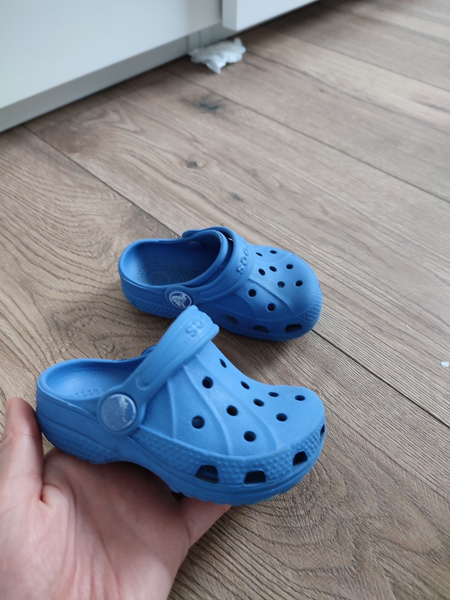 Crocs 20 C4 C5 niebieskie klapeczki pantofle klapki basen