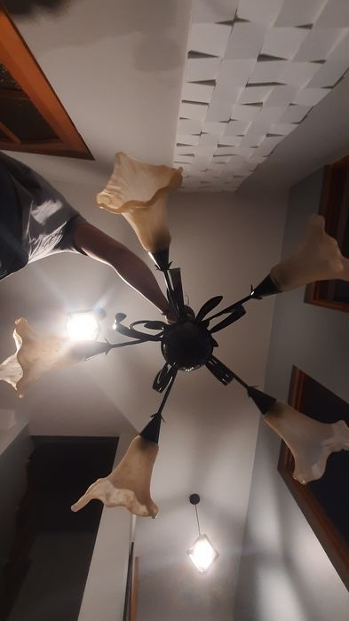 Lampa stojąca i żyrandol lampa sufitowa jak kuta retro