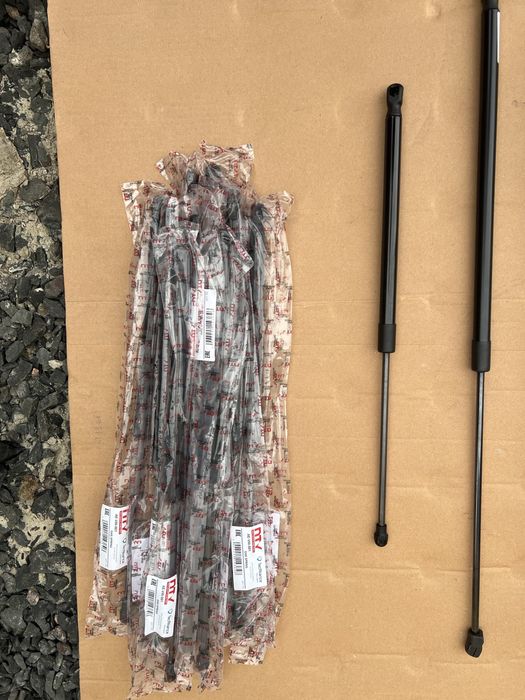 Нові амортизатори ляди і капоту