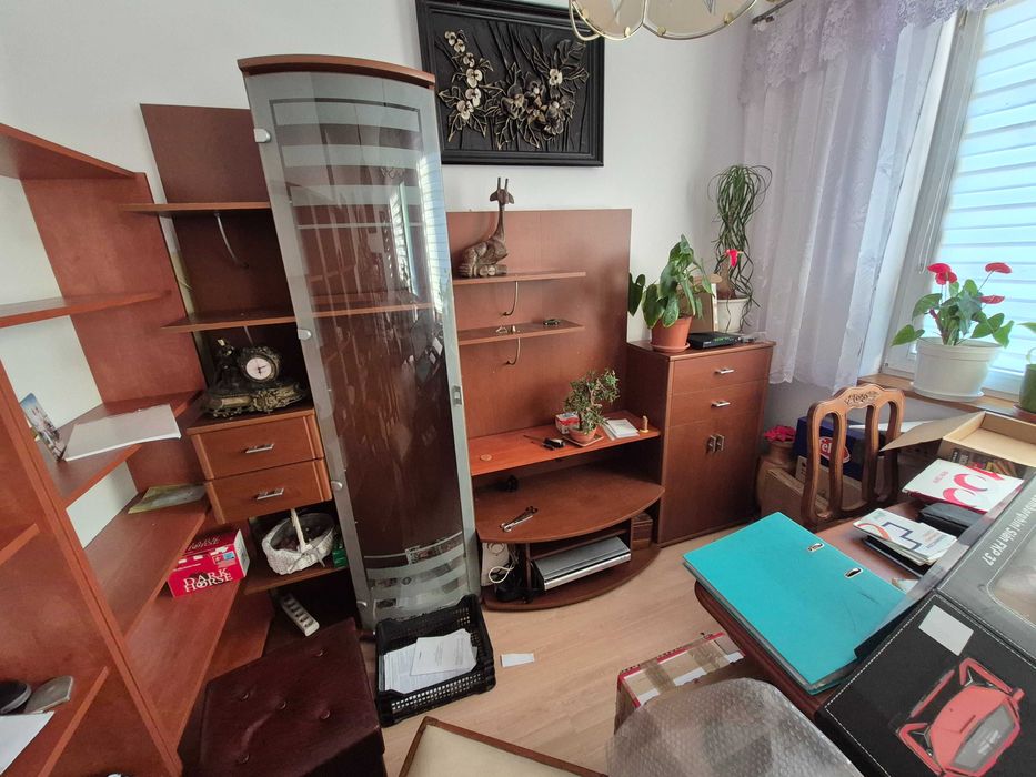 Witryna z komoda ipolki