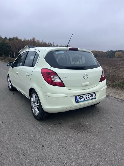 Opel corsa 1.4 lift 2011 bardzo dobrze wyposażona!!