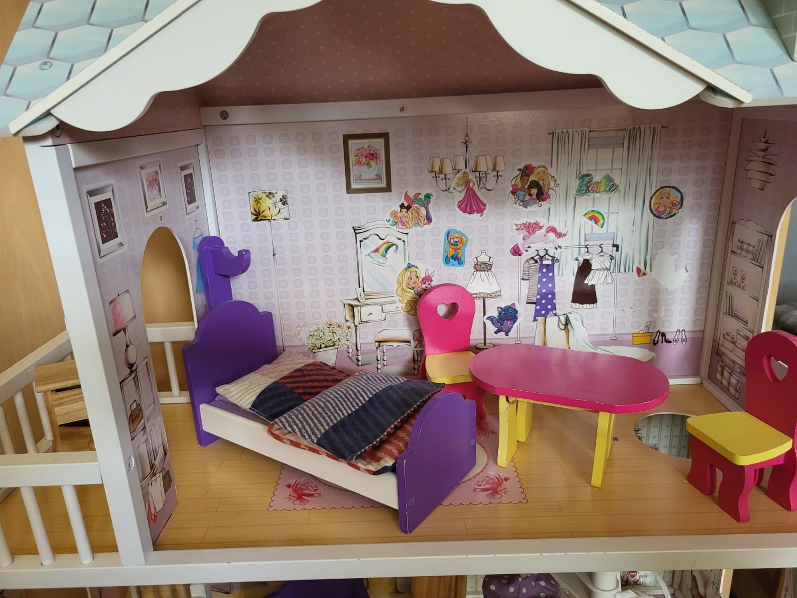 Drewniany duży domek dla lalek typu barbie