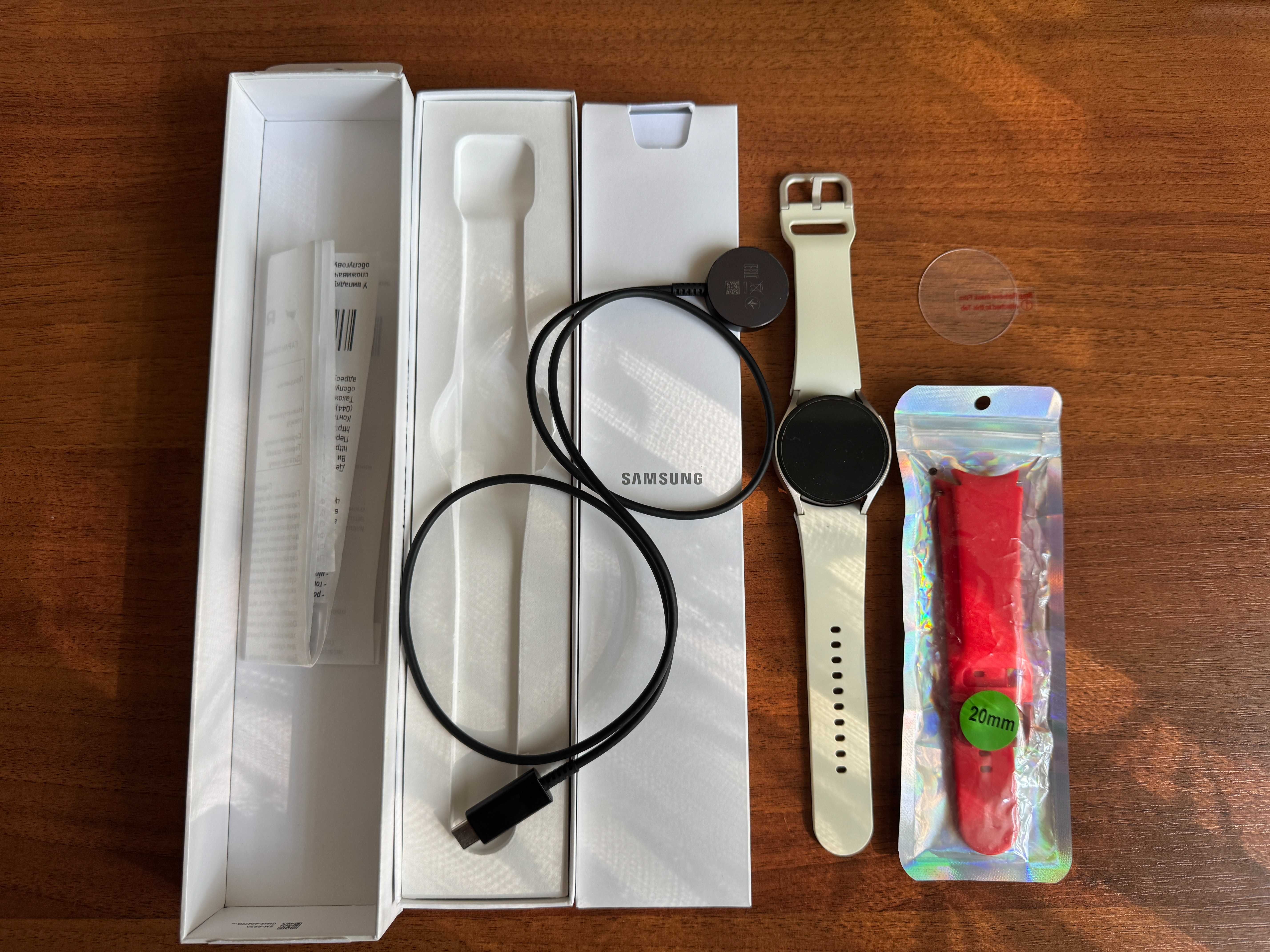 Samsung Galaxy Watch 6 40mm (стан ідеальний) + ремінець, скло