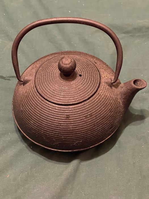 Чашки оникс блюдца чашечки чайник чугуный заварник