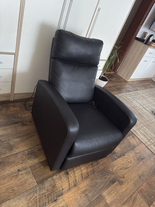 Fotel rozkladany z funkcja masażu